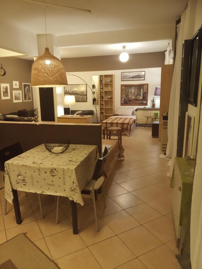 Spacious Cosy Apt テッサロニキ エクステリア 写真